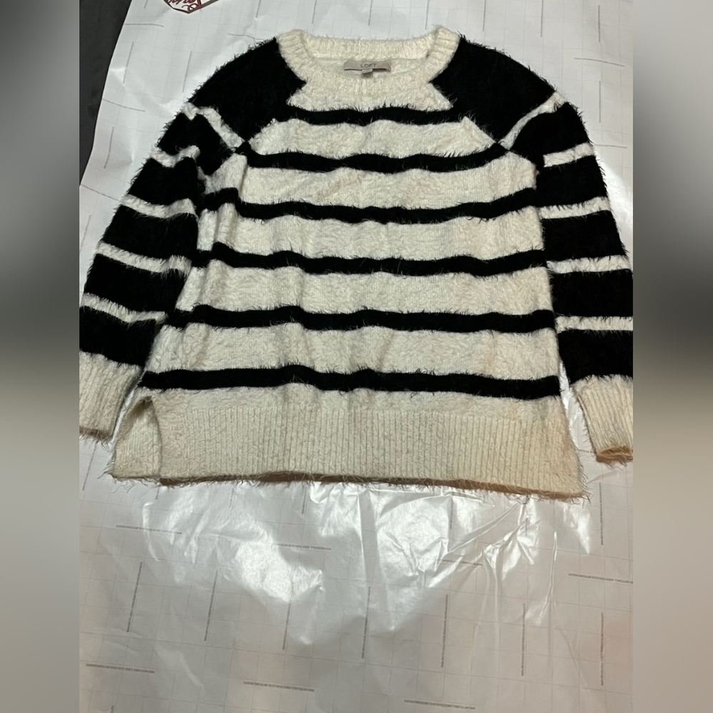 LOFT Fuzzy Mohair Sweater Never Worn Size M - Picture 5 of 10